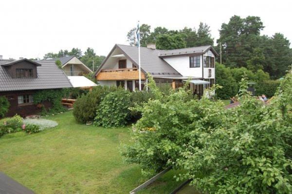 Laane Pansion Bed & Breakfast แกสมู ภายนอก รูปภาพ